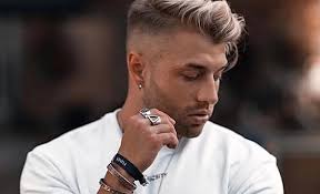 15 immagini tagli capelli uomo moderni 2020 ragazzi siete alla ricerca del vostro prossimo taglio di capelli corti e medio corti? Capelli Uomo I Tagli Di Tendenza Per Il 2020 Le Shampiste