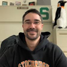 Staff Spotlight: 4th-grade teacher Kevin Macomber believes education is a  team effort