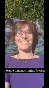 No sé como es para ti, mirarte entera y sin filtro, pero en lo personal me  ha costado mucho trabajo el aprender a mirarme en mis distintas facetas (y  eso que en el video faltan varias!!) y más trabajo ...