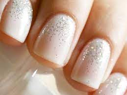 Un set de vernis semi permanents évidemment. Vernis A Ongles 20 Nail Arts Deniches Sur Pinterest Pour Le Printemp