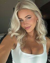 Noemi Becker's Instagram, Twitter & Facebook