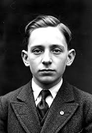 In spring 1943, Thomas Blatt arrived at the Sobibor killing center. It  didn't look the way he had imagined it. "The sun was still high in the sky,  birds were singing. It