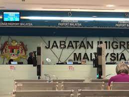 Boleh buat kena pegi imigresen.then bila pergi imigresen,imigresen cakap kena buat passport baru ikut pada 13 mac 2020, kaunter operasi di bahagian keselamatan dan pasport telah ditutup mulai jam 12 pm. Renew Passport Di Putrajaya Miszdae Travel Blogger Malaysia