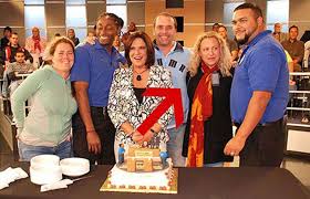 After a divorce, maria had to raise her son peter all alone and decided to keep him away from the media spotlight to protect him. La Doctora Ana Maria Polo De Caso Cerrado Estaria En Pareja Con Su Asistente Personal Infobae