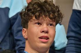 ❣️❣️❣️❣️❣️❣️❣️❣️❣️❣️ Tvoje suze, dragi moj Ismaile, dirnule su srca svih  nas i dabogda ti nama uvijek nasmijan bio, a jedine suze neka budu ove od  srece, a nikad od tuge. Ti si