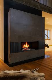 Offene Kamine Sind Nichts Fur Moderne Einrichtungen Von Wegen Dieser Offene Urfeuer Kamin Von Brunner Beweist Genau Das Gege Offener Kamin Kamin Kamin Modern