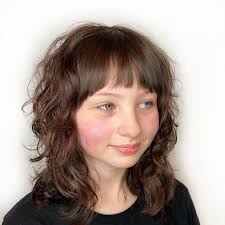 A mod look for a mod gal...Two of my favorite things... bold color and  short hair ❤️#pixiehaircut #pixie#greenwoodhairsalon#greenwoodhairstylist  #seattlesalon#shorthairstyle #shorthaircut #wellacolor #wella#randrstudio