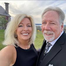 What cabins in Hochatown have 4-5 king suites available for 3 nights in  January?