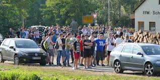 #drachenlord lässt sich in einen sonderbaren modus fahren, wenn man ihn listen aufzählen lässt. Drachenlord In Emskirchen Welche Ausmasse Der Hass Gegen Den Youtuber Annimmt Der Spiegel