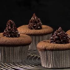 Ajoutez ensuite la farine et la levure en mélangeant bien le tout. Cupcakes Et Ganache Au Chocolat Marie Claire