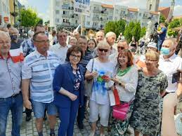 Prawie połowa polaków nie potrafi wskazać, kto jest najbardziej wpływową kobietą w krajowej polityce. Elzbieta Witek On Twitter Dzis Na Trasie Spotkan Laczynaspolska Olesno Dziekuje Za To Spotkanie Mobilizujemy Sie By 12 Lipca Zwyciezyl Duda2020 Https T Co Vxutoxfyli
