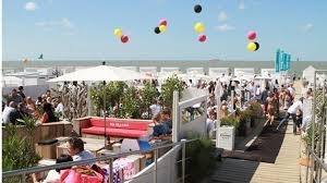 If the rescue stations are not open, a general swimming prohibition applies. Petition Gemeente Knokke Heist Voor Behoud Van Dj S Op Het Strand Van Knokke Heist Change Org
