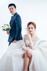 + mỗi người trong cuộc đời sẽ có những số phận khác nhau, có thể gặp nhiều bất hạnh, mất mát nhưng tác gỉa không làm mất đi hi + nhà văn tin tưởng sâu sắc khi con người dựa vào, chia sẻ, đồng hành với nhau con người xứng đáng được hạnh phúc. Thu Quá»³nh Chia Sáº» áº£nh CÆ°á»›i Ai CÅ©ng Báº¥t Ngá» Vá» Chu Rá»ƒ