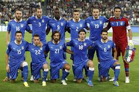 A csapat beceneve az azzurri (azúrkékek) vagy a squadra azzurra (azúrkék csapat). Vilagbajnoki Csoport Olasz Angol Vagy Uru Banattal Nso