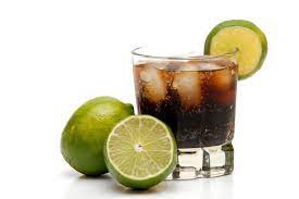 „ausschließlich durch alkoholische gärung und destillation von aus der herstellung von rohrzucker stammender melasse oder sirup oder vom saft des zuckerrohrs selbst gewonnen und zu weniger als 96 % vol so destilliert wird. Cuba Libre A Quick And Easy Caribbean Cocktail Puerto Rico Caribbean Travel News