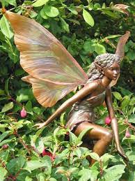 Epingle Par Angela Nunn Sur Beauty In The Gardens 2 Jardinage De Fee Jardins En Bois Statue De Jardin