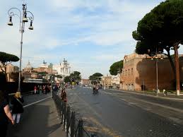 Every year over 6 million people visit it. Di Bahagian Atas Lajur Trajan Adalah Patung Itu Lajur Tracana Komik Batu Dari Rom Kuno