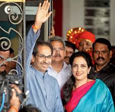 Uddhav thackeray with wife rashmi at the prafulla dahanukar retrospective show. Uddhav Thackeray And Rashmi Thackeray S Iconic Love Story In Pictures