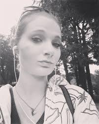 Deanna Muncy's Instagram, Twitter & Facebook