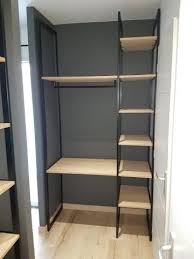 Dressing Acier Noir Mat Etagere En Chene Massif Dressing Pour Petit Espace Dressing Fait Maison Amenagement Dressing