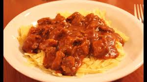 Yemeğin adı, macarcada sığır güden kişi, çoban anlamına gelir. Sigir Et Sotesi Gulas Lezzetli Pratik Bir Et Yemegi Canandan Tarifler Youtube