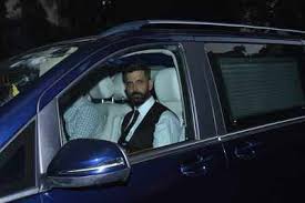 Hrithik Roshan Debuts His New Bearded Look And Fans Can T Keep Calm Hindi Movie News Times Of India The anand kumar biopic has him playing the gifted mathematician who tutors underprivileged potential iitians. hrithik roshan debuts his new bearded