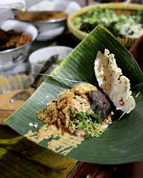 Untuk resep yang pertama ini kita akan menggunakan tambahan terasi di dalam bumbunya. Kuliner Pecel Dengan Citarasa Khas Di Madiun