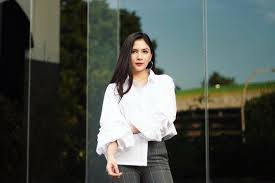 Bagi pria, mencari gaya rambut termasuk hal yang sulit. 5 Gaya Rambut Artis Indonesia Yang Bisa Bikin Pipi Terlihat Lebih Tirus