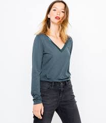 Un choix unique de chemisier satin disponible dans notre magasin. Epingle Sur Idees T Shirts