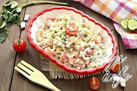 салат с копченой курицей и кукурузой и крабовыми палочками Salat S Krabovymi Palochkami I Kopchenoj Kuricej Recept