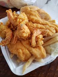 Saler et poivrer les morceaux de poisson et les plonger dans le reste de la farine. Cajun Seafood New Orleans 2730 S Broad St 70125 Uptown Carrollton Menu Preise Tripadvisor