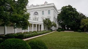 Auf der east extrem tour ging es an tag 15 nach six flags america aber nicht nur dieser rumpel park stand auf dem plan sondern auch ein besuch bei onkel trum. Melania Trump Rosengarten Des Weissen Hauses Soll Zuruckgebaut Werden Panorama Sz De
