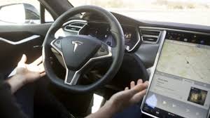 Otomobil teknolojilerinin geldiği son nokta olarak günümüzde bu araç gösterilebilir. 420 Beygirlik Surucusuz Elektrikli Araba 2017 Tesla Model S Incelemesi Koltuga Yapistik Youtube