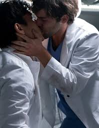 The fifteenth season of the american television medical drama grey's anatomy was ordered on april 20, 2018, by american broadcasting company (abc). Bold Move Tall Grey S Anatomy Season 15 Episode 8 Tv Fanatic