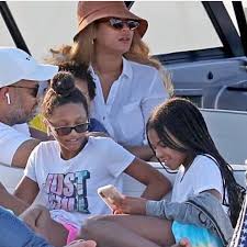 Jack dorsey continues to contribute to relief fund efforts. Beyonce Jay Z And Their Kids Hang Out With Twitter Ceo Jack Dorsey On A Yacht