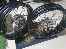 FS: Rims Set for CB150x pm po s gustong dumiin🤣 Rim set: 15k Cbx hub Rims  3.0 front 3.5 rear (Center holes) Spoke/rios Rim set: 20k Crf hub Rims 3.0  front 3.5