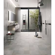 An den wänden ist außerdem noch silikon erforderlich, um fugen dauerelastisch zu verschließen. Keramik Loft Gmbh Fliesen In Metalloptik Ist Ein Fliesentrend 2020 Hier Haben Wir Ein Sehr Schones Beispiel Wie Man Dieses Optik Im Badezimmer Kombinieren Kann Das Besondere Bei Dieser Serie Ist