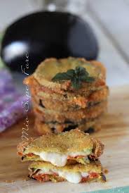 Lavate e tagliate le melanzane per il lungo, eliminate il picciolo e bollitele fino a quando l'interno non sarà diventato tenero; Pin Su Antipasti Contorni E Finger Food