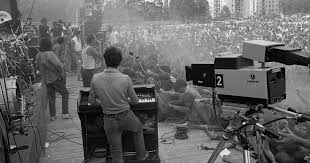 Pataky attila i inne top piosenki, które są teraz popularne w stacjach radiowych na całym świecie. Index Kultur Volt Egyszer Egy Edda Muvek A Kidobott Tukrok Valakire Varnak