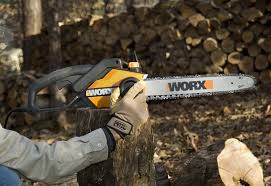 Chainsaws will drip oil, it's just a part of owning and operating a chainsaw that we all have come to live with. How To Use Electric Chainsaw Epic Saw Guy