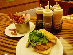 Hey, it's no palace, but it's bobby flay and meals are half the price of other star chefs' burger joints on the strip. Bobby S Burger Palace Delectable Living