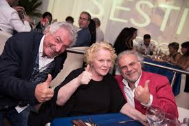 Classe '46, katia ricciarelli è nata a rovigo e ha 70 anni. Non Le Solite Canzoni Non La Solita Katia A Desenzano Show Firmato Ricciarelli Gardapost