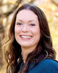 Tara Lunde's Instagram, Twitter & Facebook