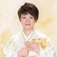 作詞：藤田まさと 作曲：平川浪竜 オリジナル歌手：菊池章子 リバイバル：二葉百合子 （2003／福井・フェニックスプラザ） å³¶æ´¥äºœçŸ¢ æ­Œæ‰‹ Infomart æ‰€æ²¢å¸‚æ°'æ–‡åŒ–ã‚»ãƒ³ã‚¿ãƒ¼ ãƒŸãƒ¥ãƒ¼ã‚º