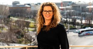 51,158 likes · 2,350 talking about this. Frau Brottrager Was Ist Beate Meinl Reisinger Fur Eine Chefin