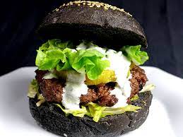 Né de la volonté d'offrir des burgers gourmets à petit prix, les célèbres youtubeurs et fondateurs ibra tv et djam tv se sont associés à un chef étoilé pour élaborer les recettes et proposer une carte inédite. Burger Schwarz Weiss Burger Black And White Asiastyle
