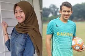 Pemain lechia gdansk, egy maulana vikri, melakukan hal tak terduga di akun media sosial adiba khanza pada, sabtu (23/2/2019). Usai Hubungan Anaknya Yang Sudah Dijalin 2 Tahun Dengan Pesepakbola Kandas Benarkah Inilah Calon Baru Putri Ummi Pipik Semua Halaman Hits