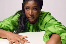 ARTIST FEATURE: Evangeline Davis