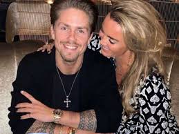 Hij noemt het zelfs het mooiste geschenk van z'n. Grote Teleurstelling Voor Andre Hazes En Monique Het Is Al Twee Keer Misgegaan Redactie24