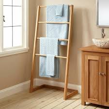 Porte Serviette Bois Mural Echelle Ou Sur Pied En 45 Idees Superbes Rangement Serviette Salle De Bain Porte Serviette Et Salle De Bain
